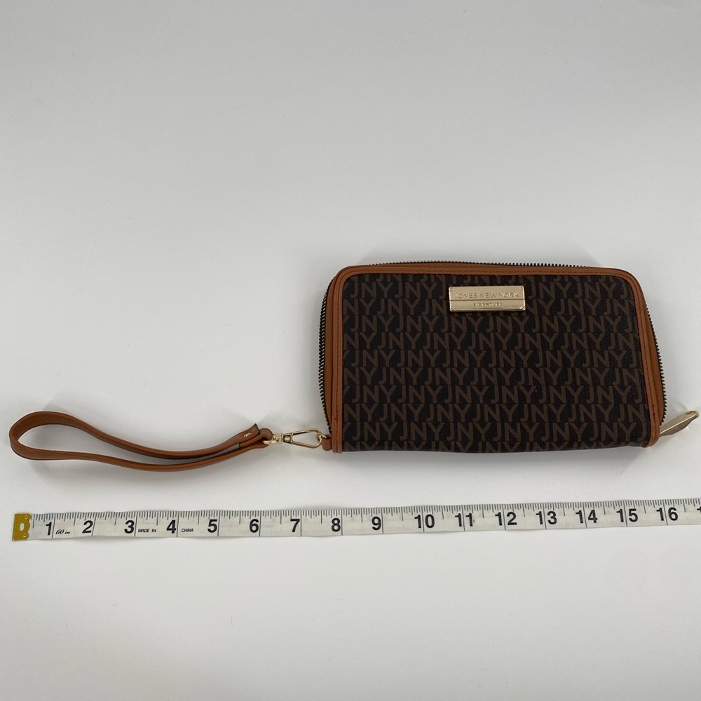 Jones New York Signature Wallet - Picture 2 of 8